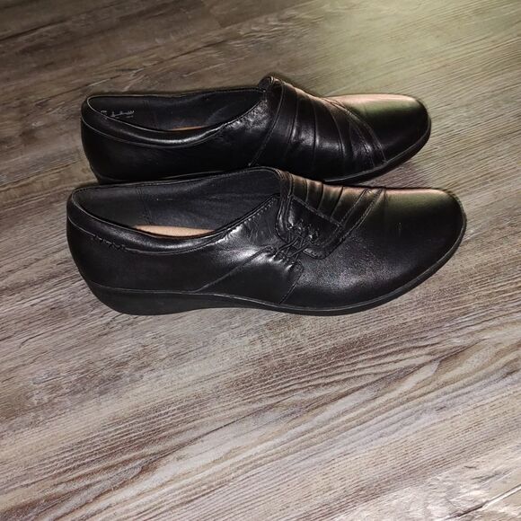 Clarks black slip on shoes Sz 8 - Picture 5 of 9